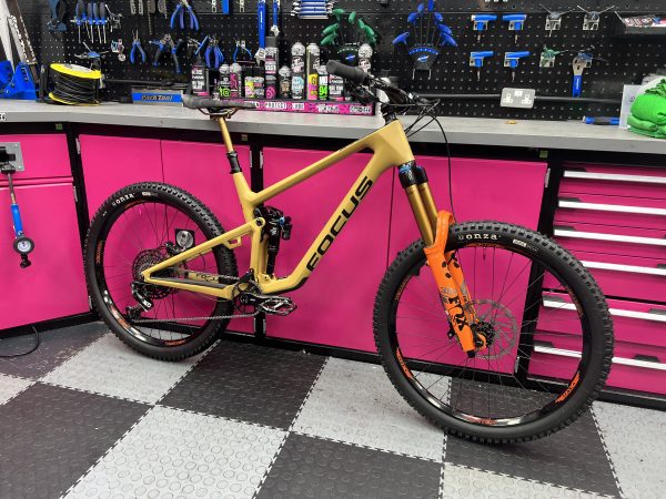 BEN DEAKINS "Focus SAM 9.9 Carbon"